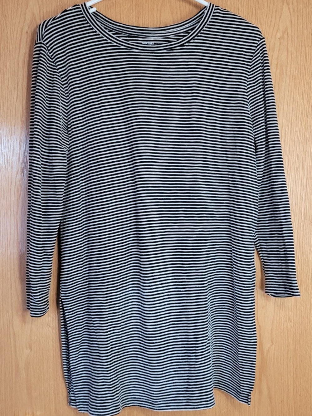 3/$20 Old Navy Black White Striped 3/4 Sleeve Side Split Tunic Top